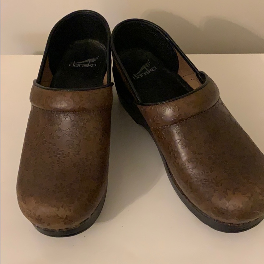 Brown dansko, profesional. size 9